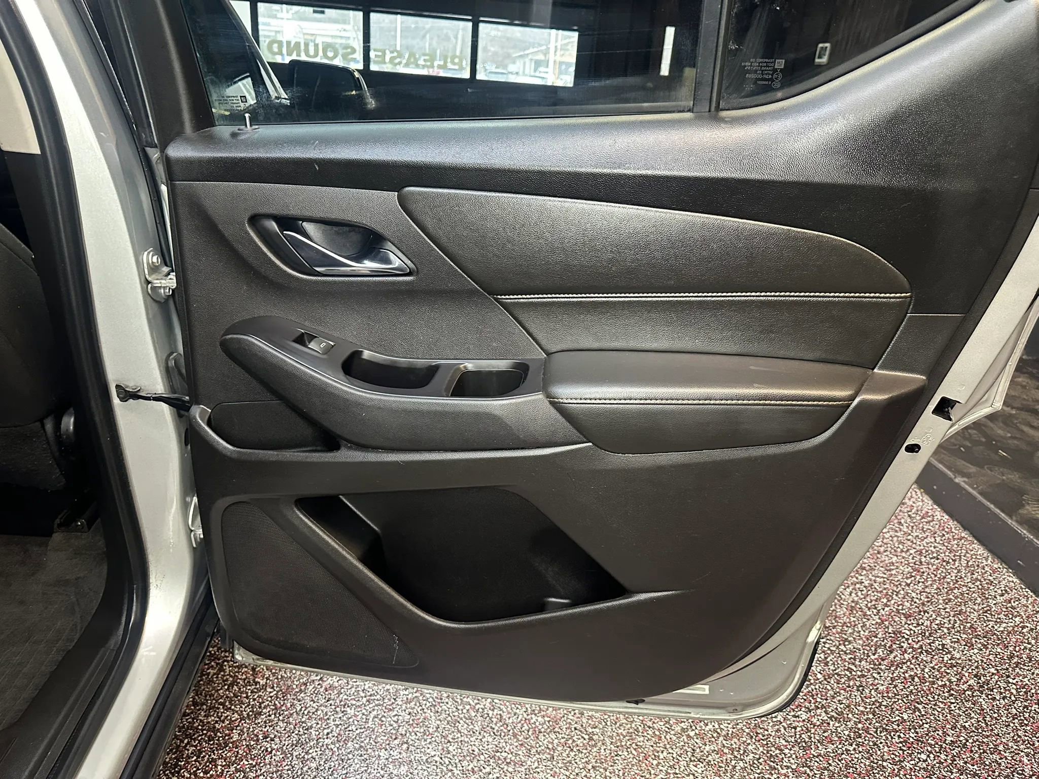 Used 2019 Chevrolet Traverse LT w/ LPO, Black Accent Package image 27
