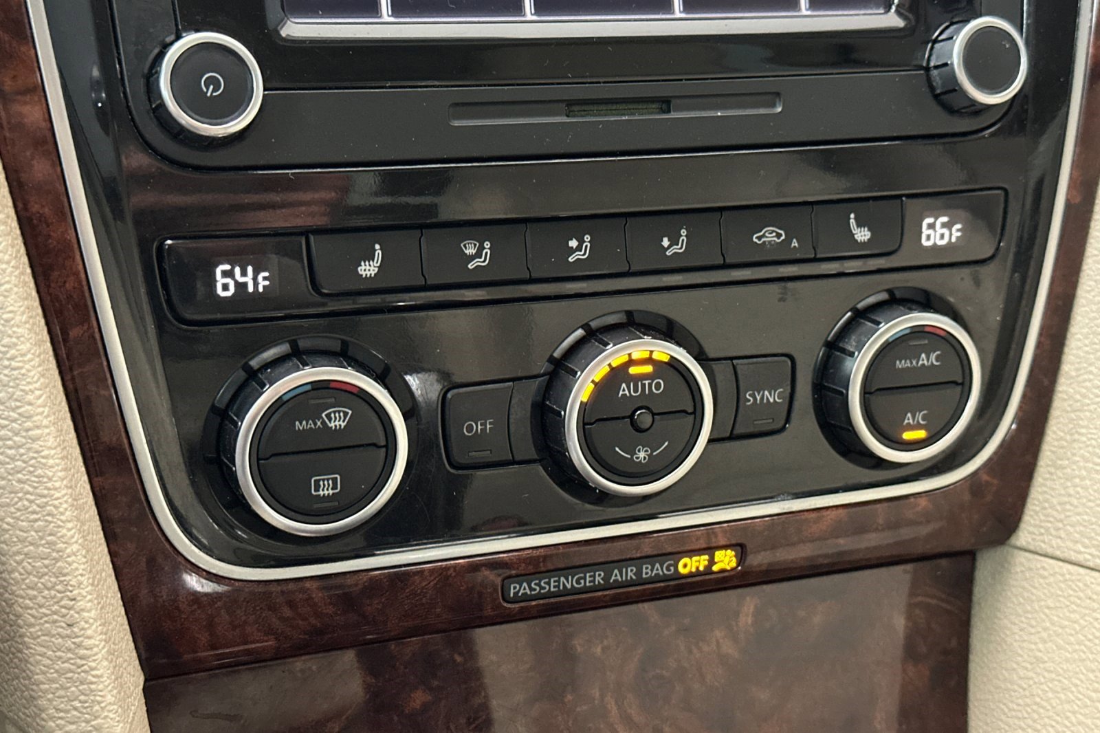 Used 2013 Volkswagen Passat TDI SEL Premium image 26