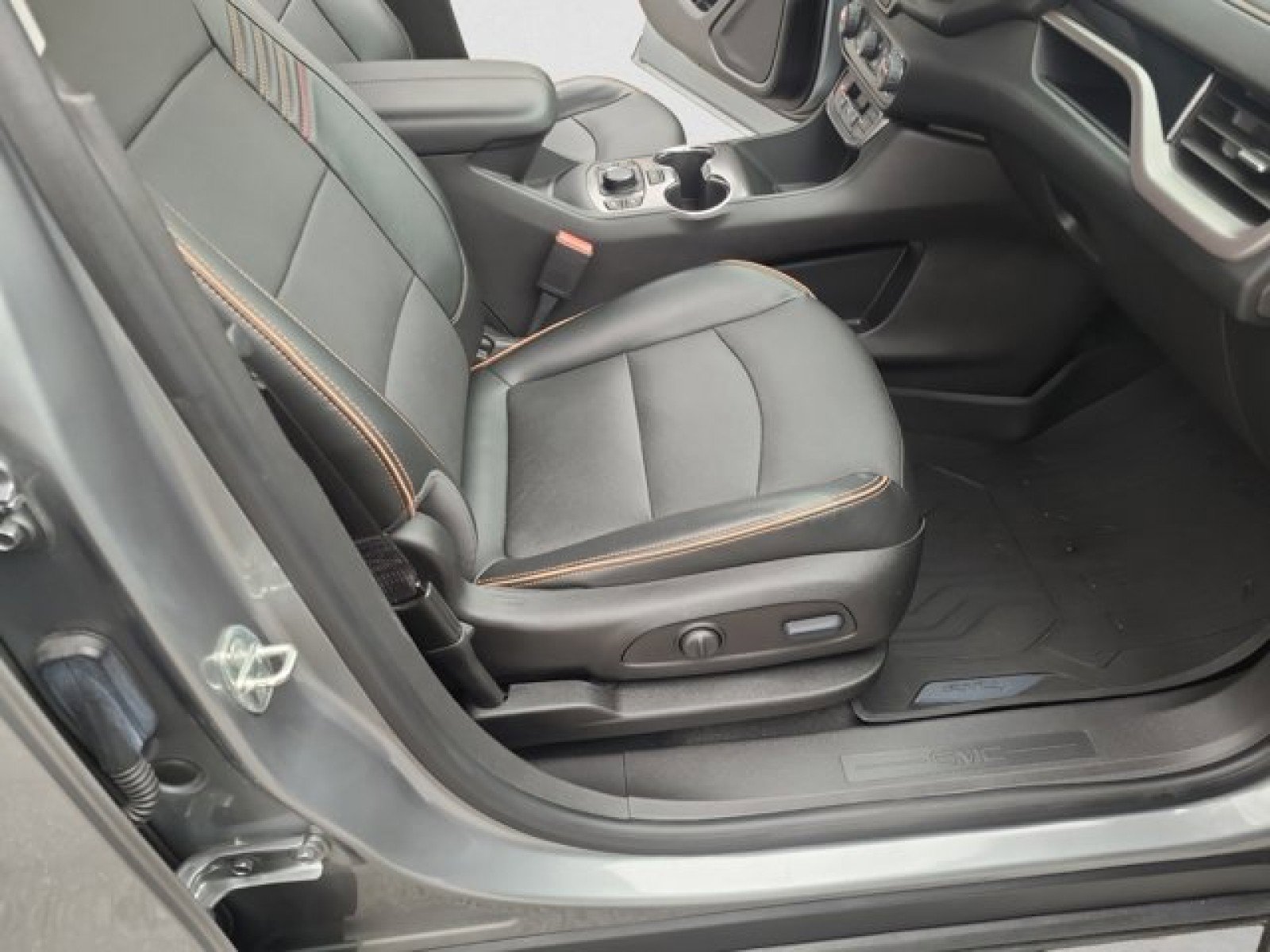 Used 2023 GMC Terrain AT4 w/ Tech Package image 21