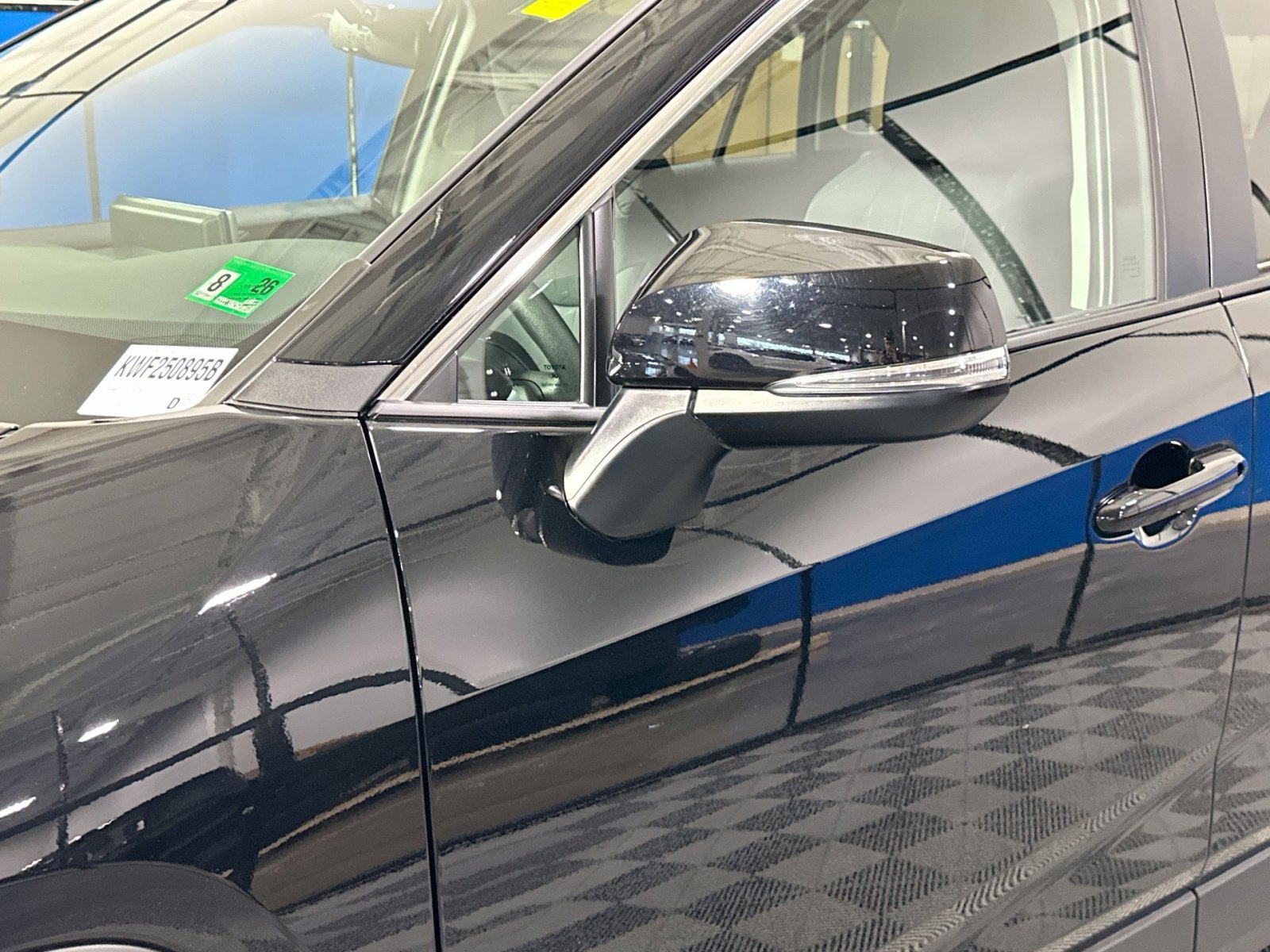 Used 2025 Toyota RAV4 XLE image 36