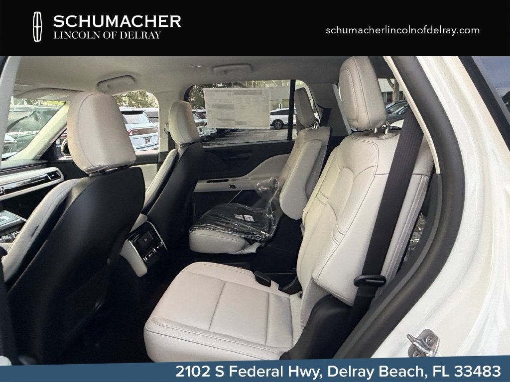 New 2026 Lincoln Aviator AWD w/ Jet Appearance Package image 13