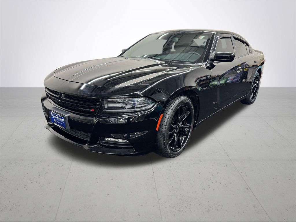 Used 2017 Dodge Charger SXT w/ Blacktop Package image 2
