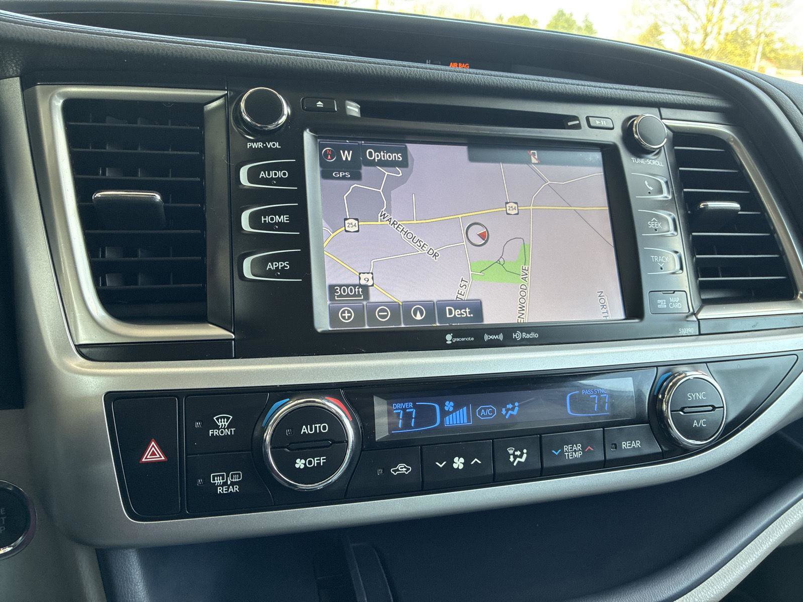 Used 2019 Toyota Highlander XLE AWD/4WD image 25