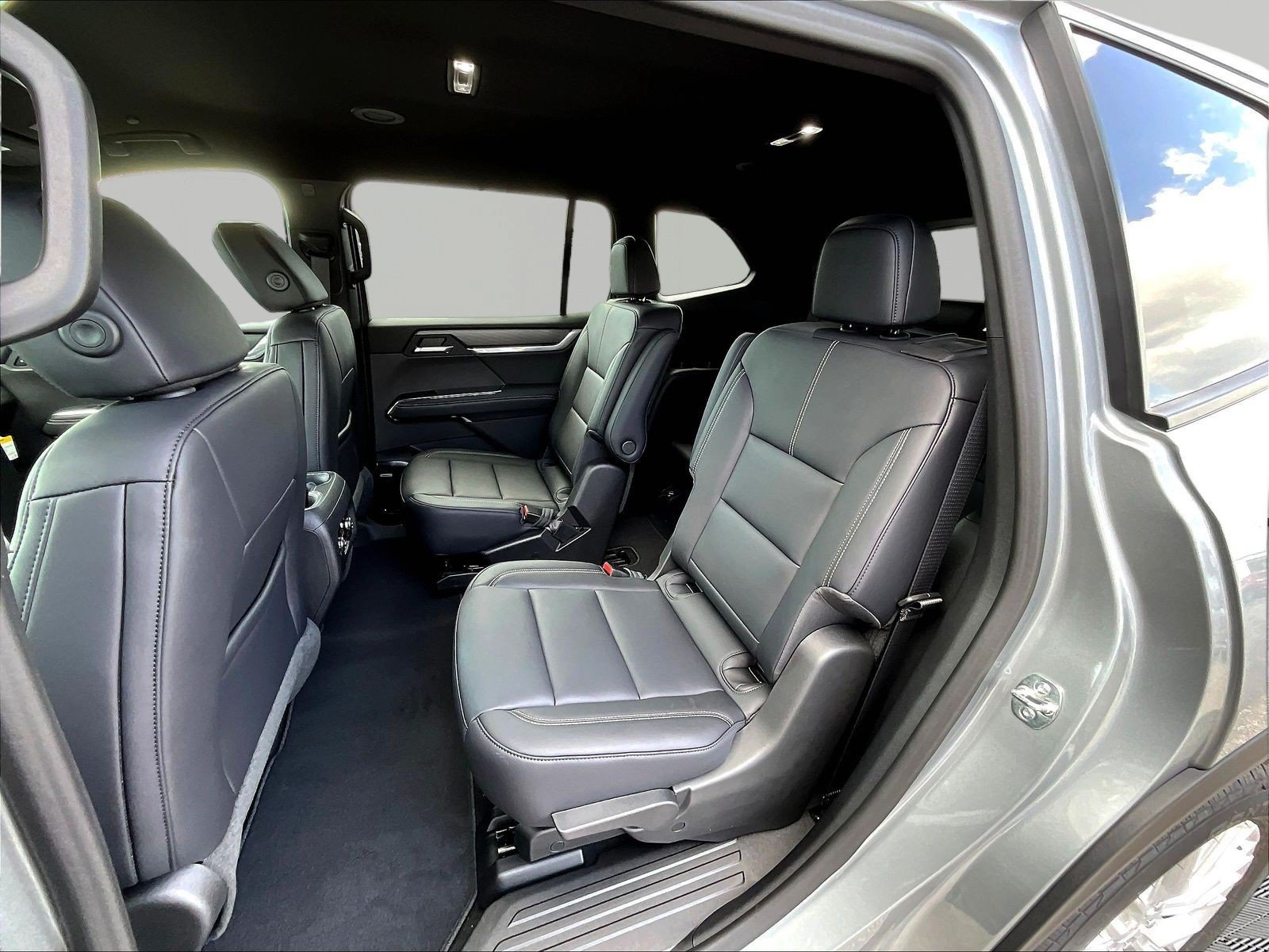New 2026 GMC Acadia Elevation w/ Elevation Premium Package FWD image 17