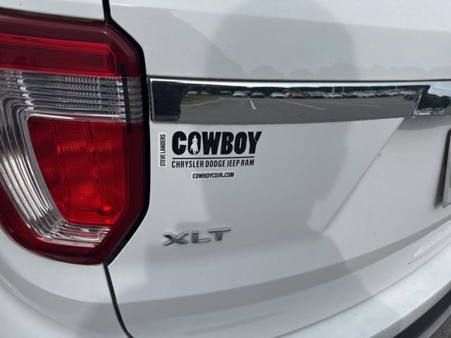 Used 2017 Ford Explorer XLT FWD image 11