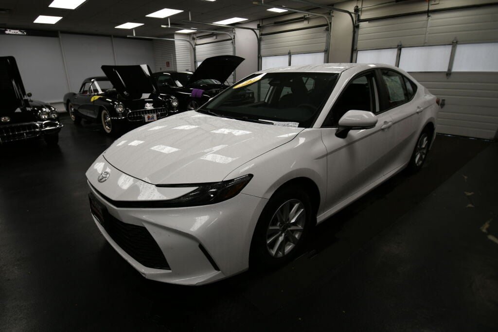 Used 2025 Toyota Camry LE FWD image 3