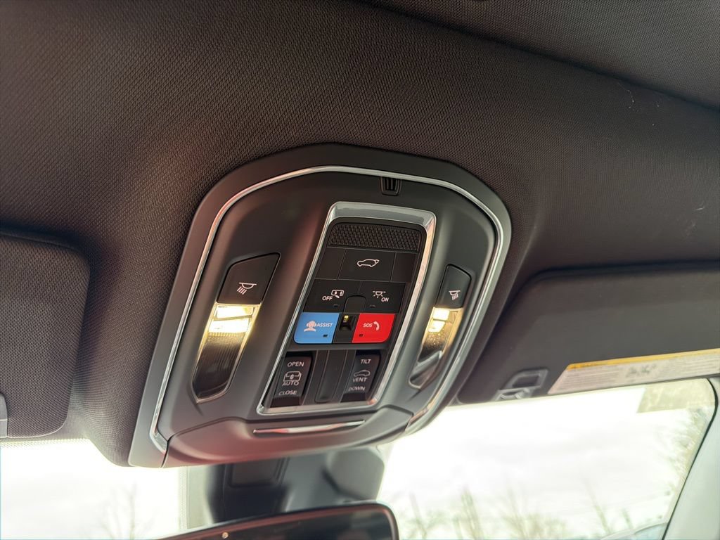Certified 2024 Jeep Grand Cherokee Altitude AWD/4WD image 10