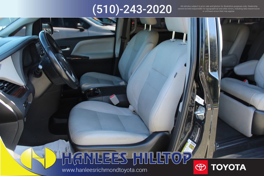 Used 2018 Toyota Sienna Limited w/ Carpet Mat Package image 13