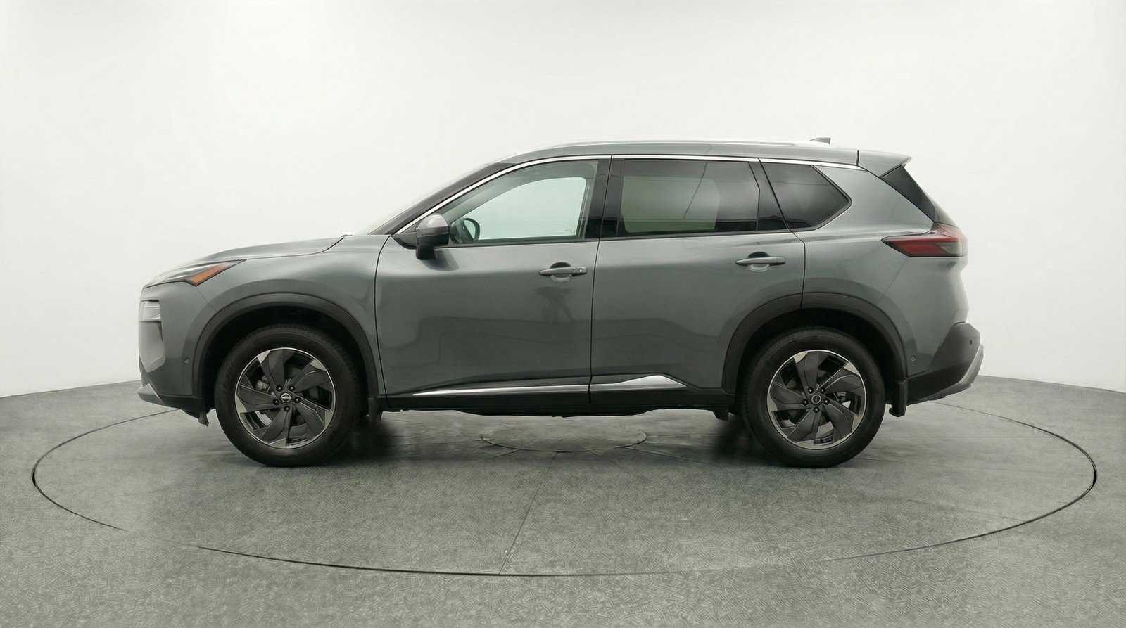 Used 2025 Nissan Rogue SV image 5