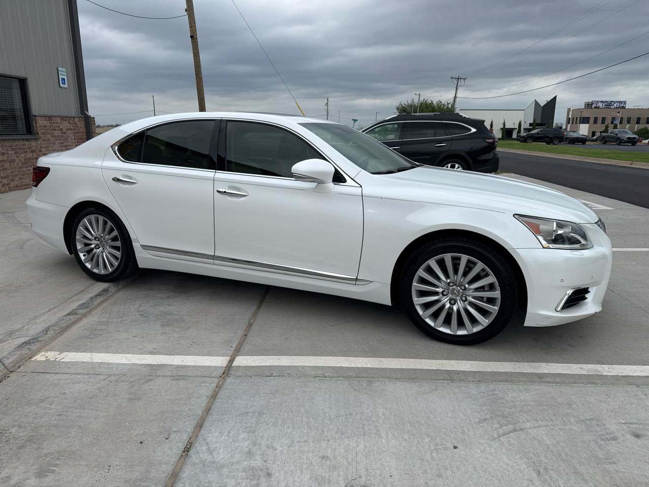 Used 2013 Lexus LS 460 w/ Comfort Pkg RWD image 8