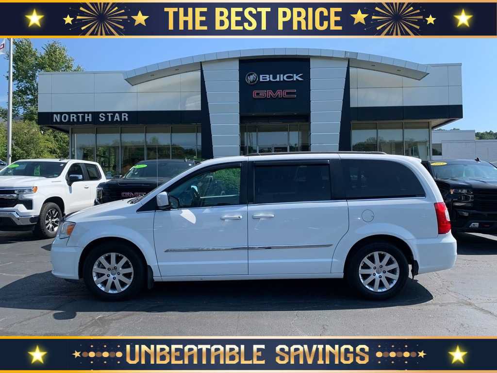 Used 2013 Chrysler Town & Country Touring FWD image 1