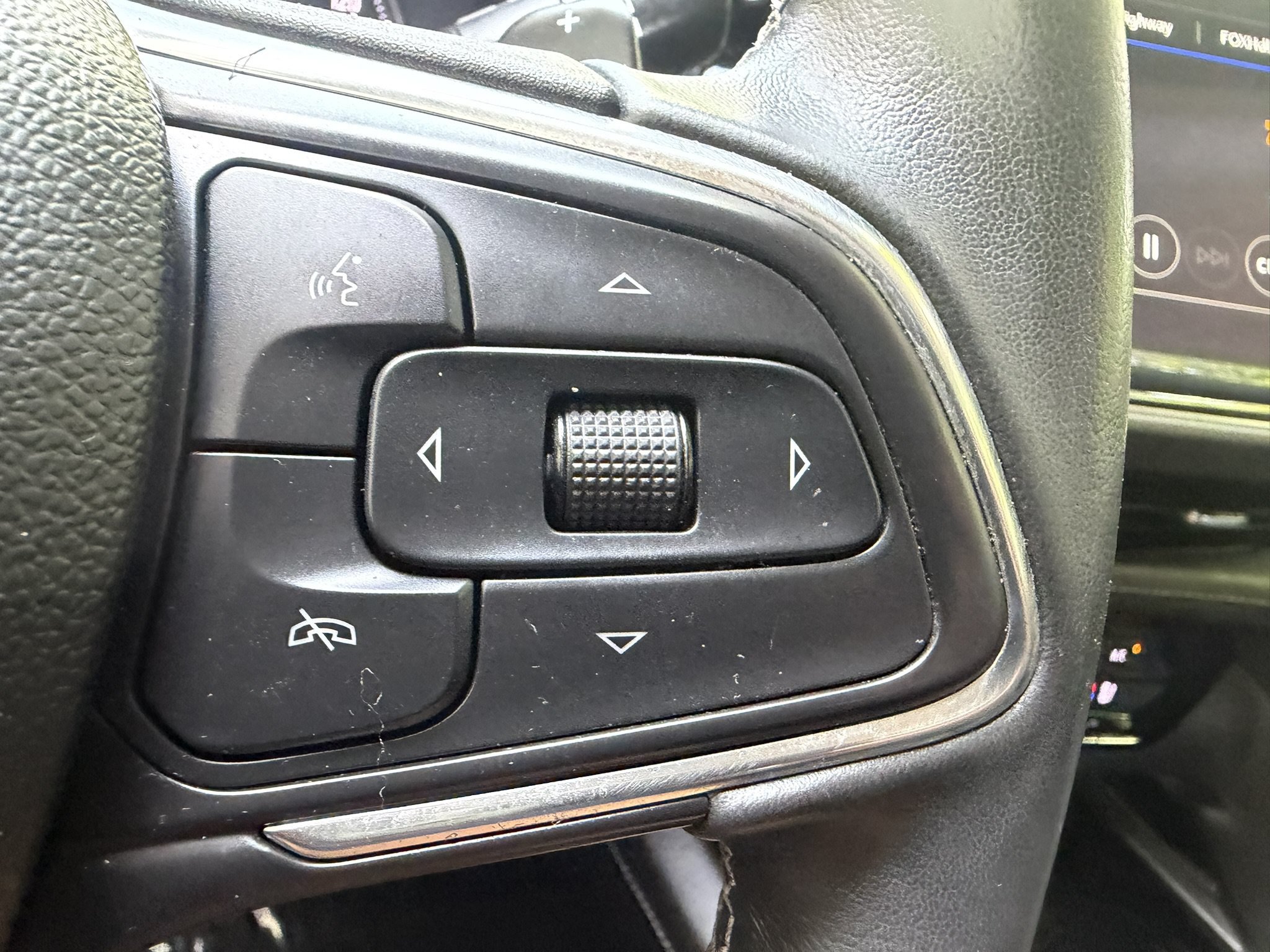 Used 2023 Buick Envision Avenir AWD/4WD image 37