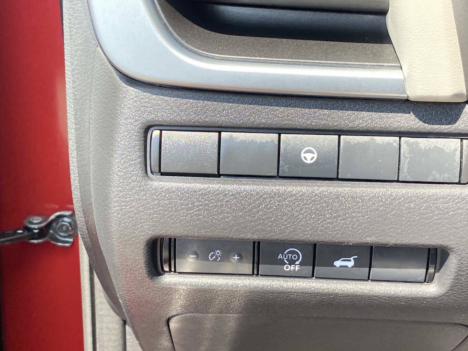 Used 2025 Nissan Rogue SV AWD/4WD image 21