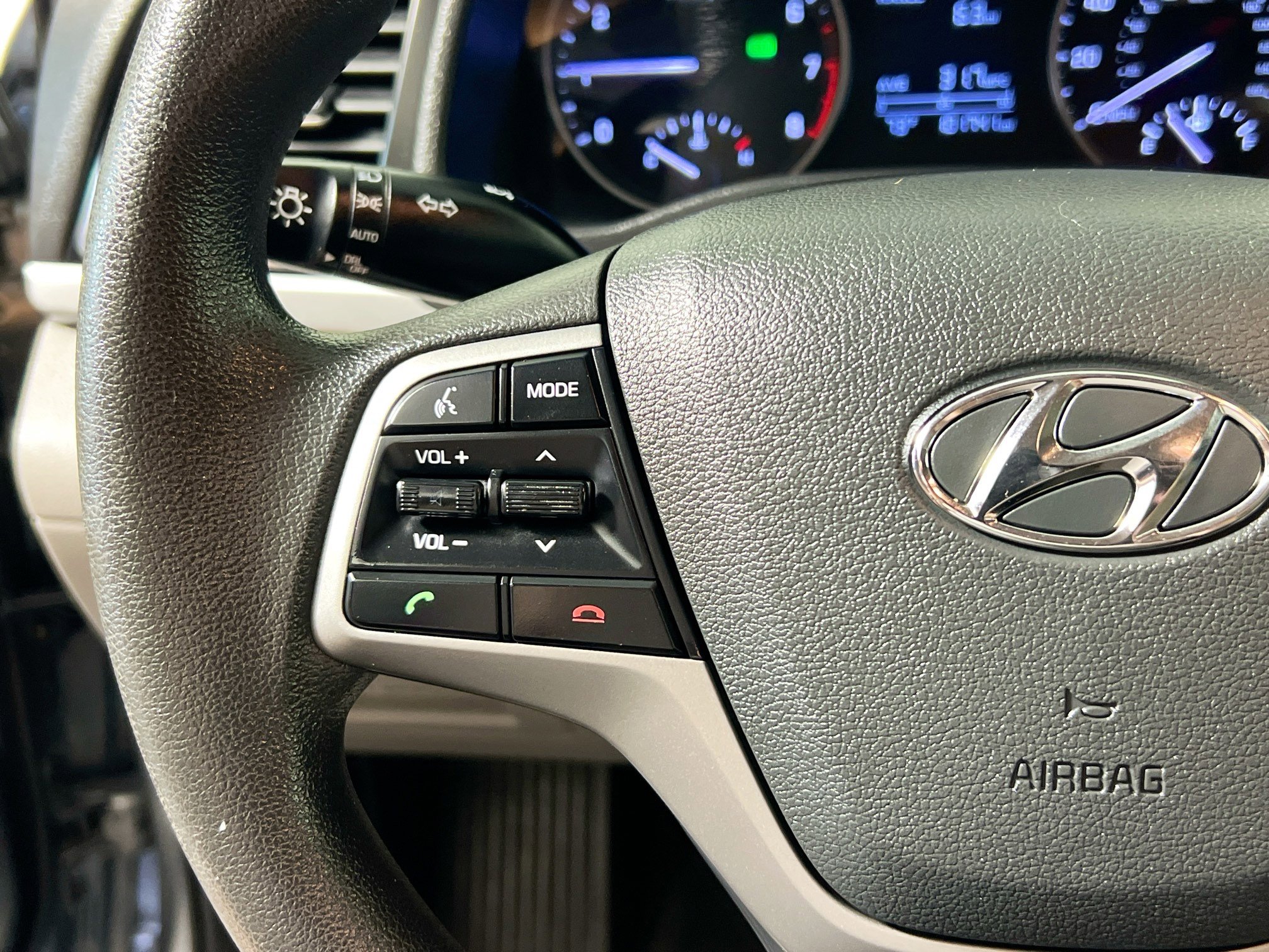 Used 2017 Hyundai Elantra SE image 18