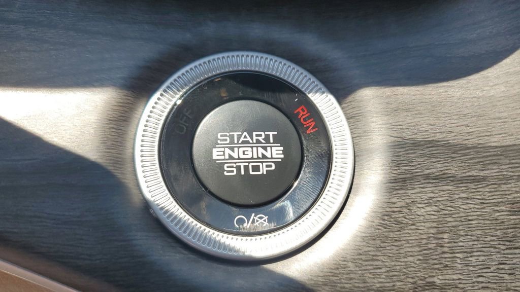 New 2025 Jeep Grand Cherokee L Limited w/ Black Appearance Package image 28