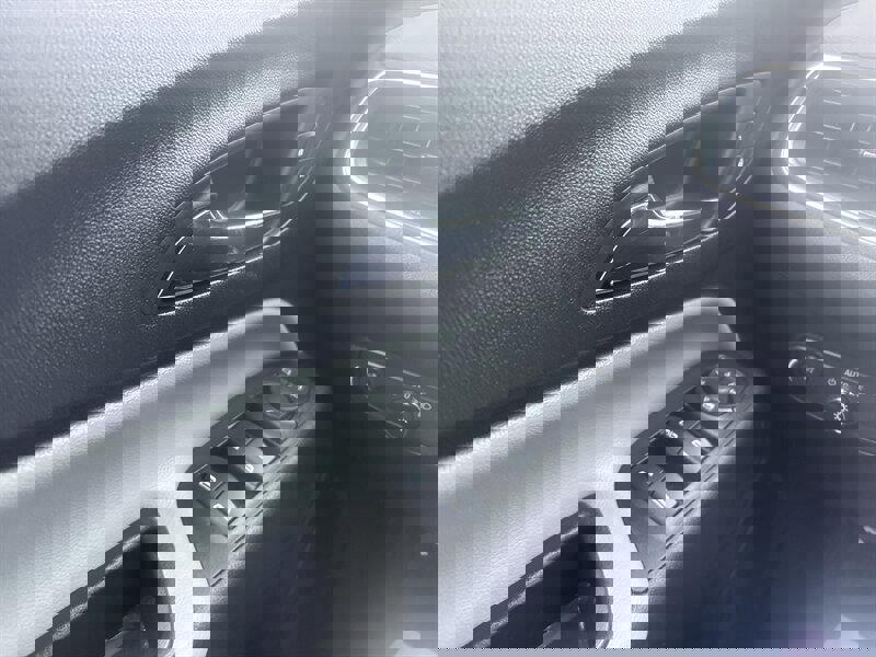 Used 2023 Chevrolet Equinox LS image 37