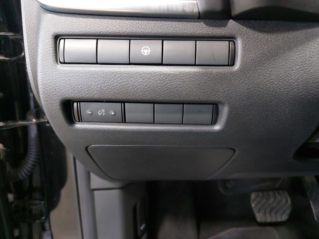 Certified 2023 Nissan Rogue SV image 25