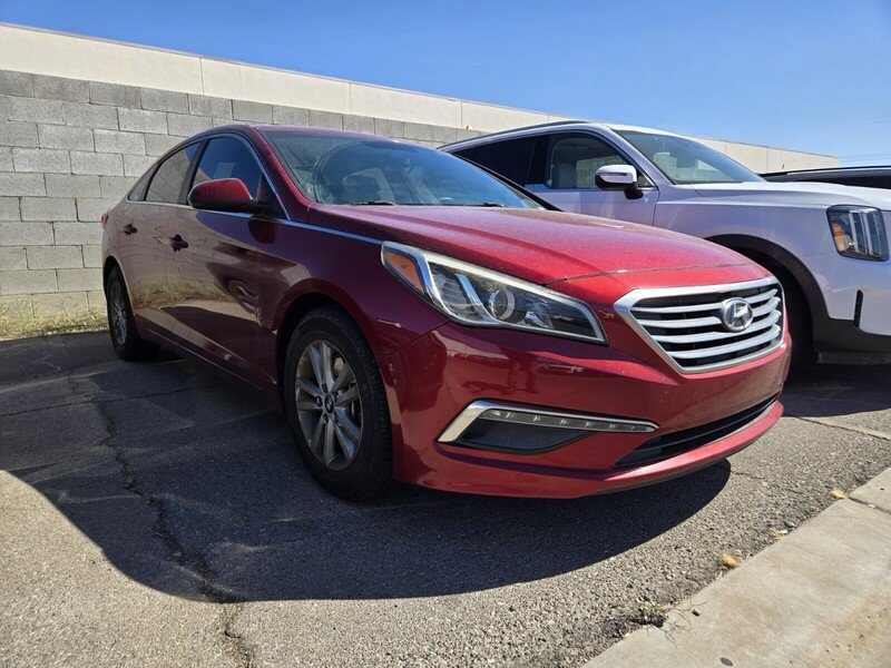 Used 2015 Hyundai Sonata SE w/ Cargo Package FWD image 2