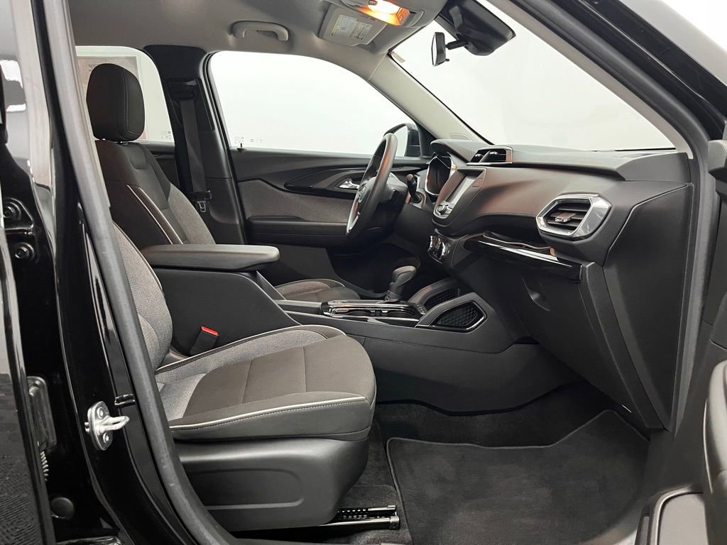 Used 2023 Chevrolet TrailBlazer LT AWD/4WD image 31