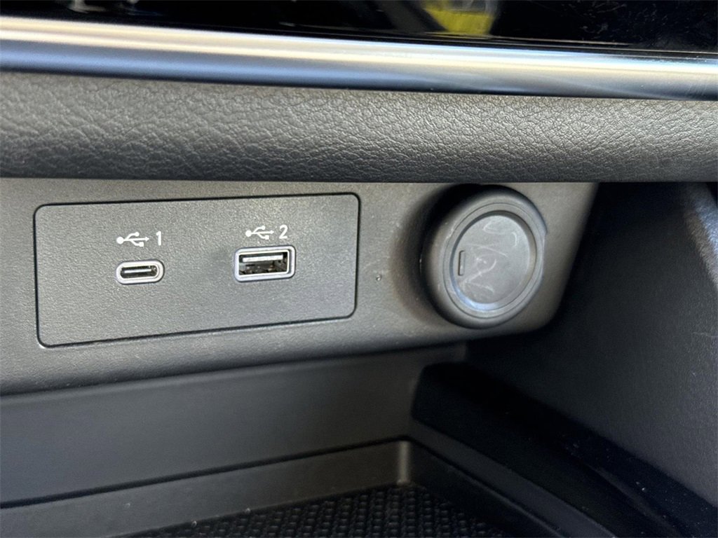 Used 2023 Nissan Rogue S image 34