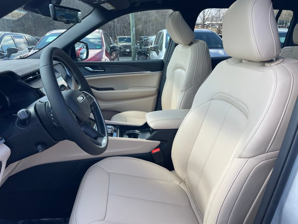 New 2026 Jeep Grand Cherokee L Limited w/ Luxury Tech Group II AWD/4WD image 2