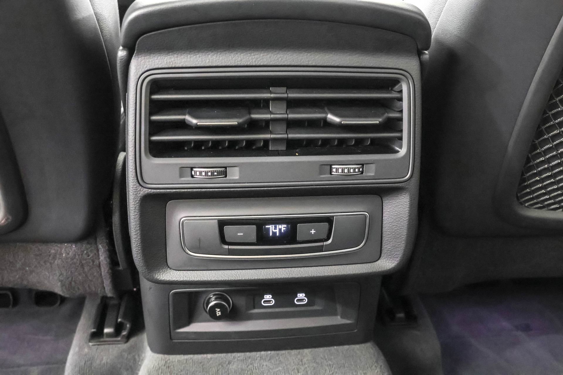 Used 2022 Audi Q8 Premium image 38