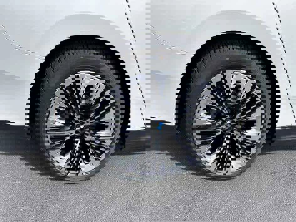 Certified 2024 BMW 530i xDrive w/ Premium Package image 10