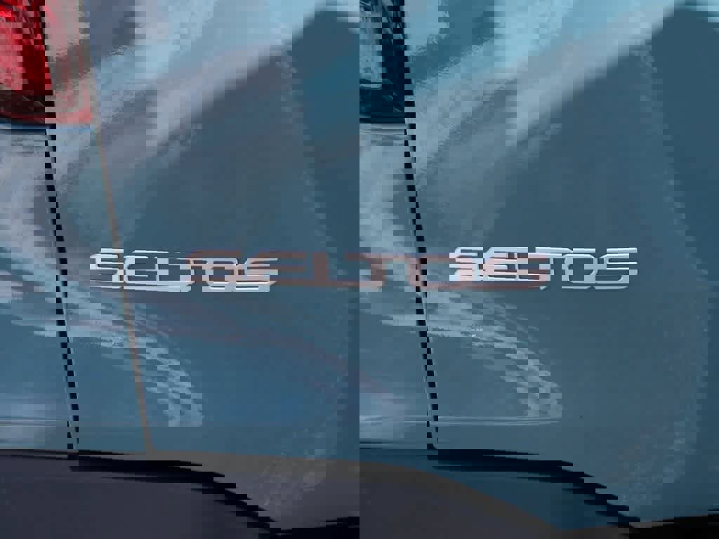 Used 2025 Kia Seltos EX image 7