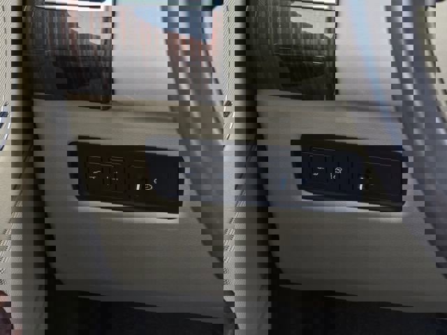 Used 2016 Land Rover Range Rover Supercharged image 21