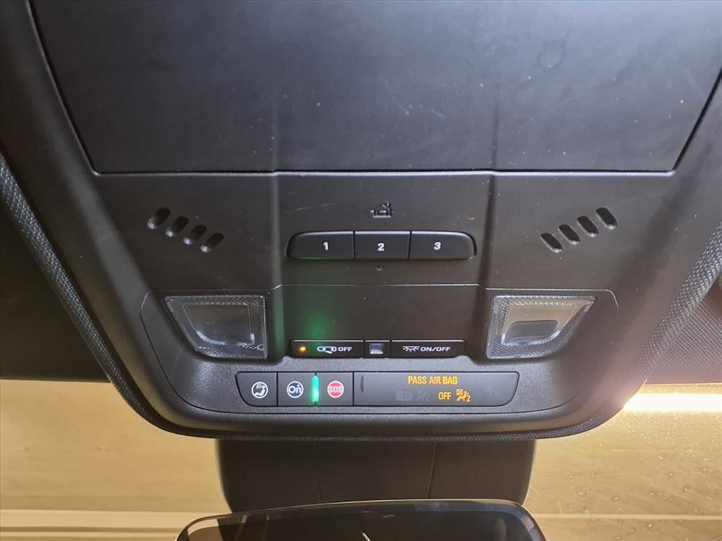 Used 2024 Cadillac XT4 Premium Luxury image 11