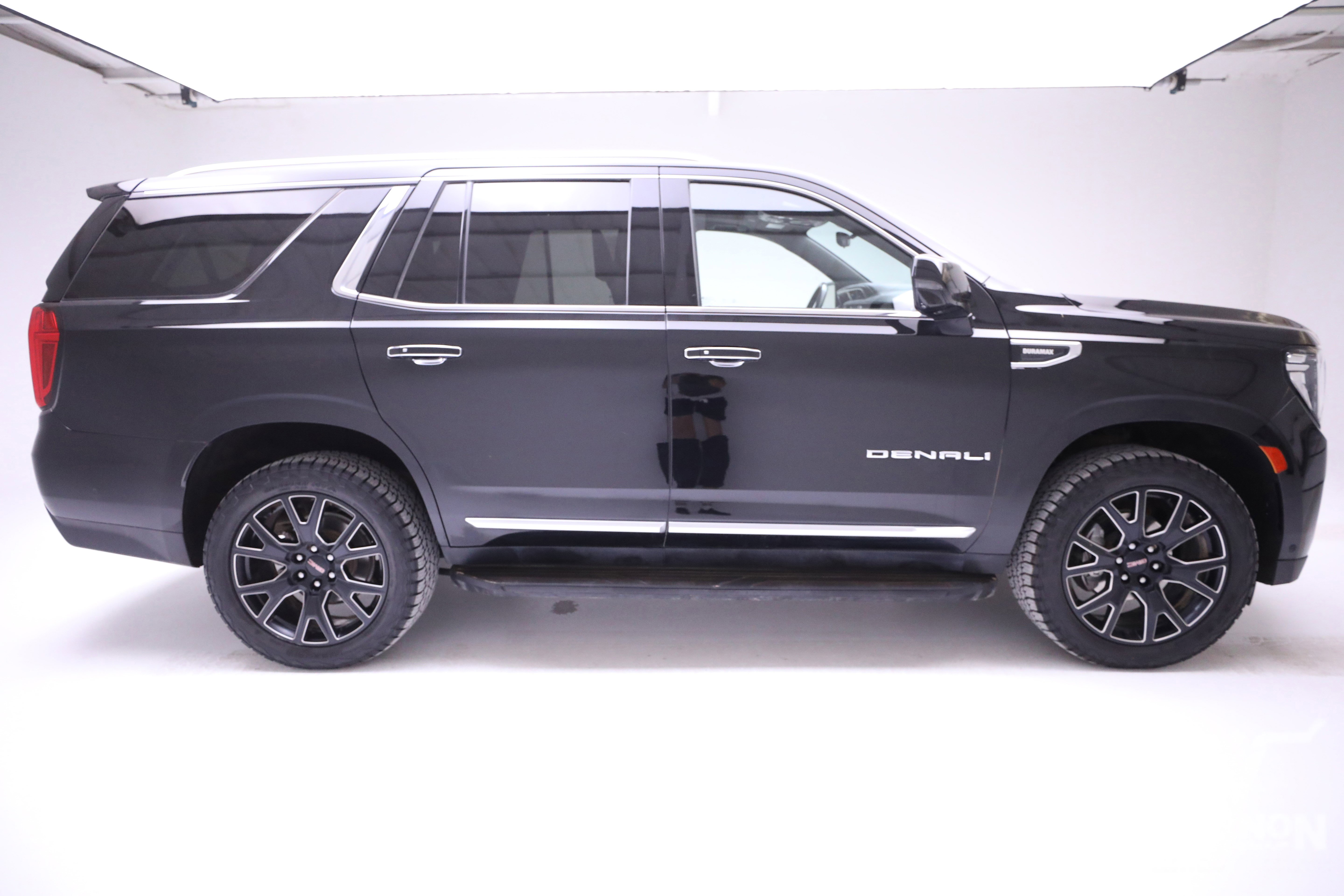 Used 2024 GMC Yukon Denali w/ Advanced Technology Package image 6