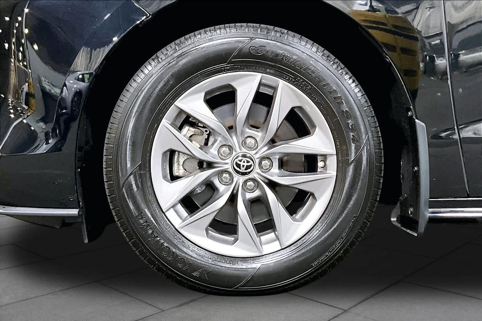 Certified 2023 Toyota Sienna XLE w/ XLE Plus Package AWD/4WD image 21