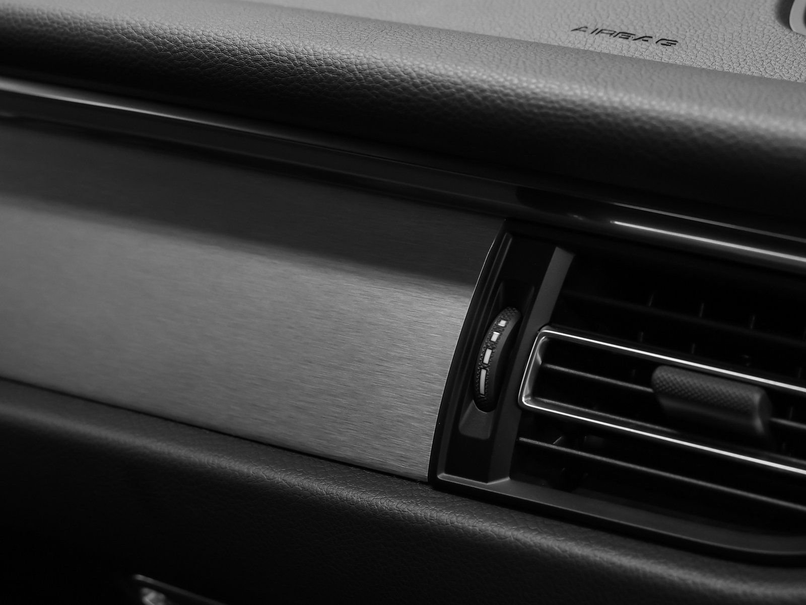 Certified 2026 Porsche Macan image 26