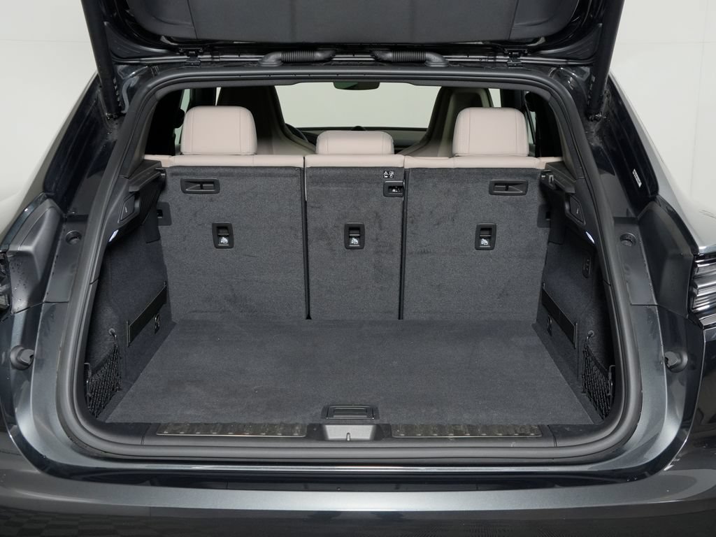Certified 2025 Porsche Macan 4 Electric AWD/4WD image 44