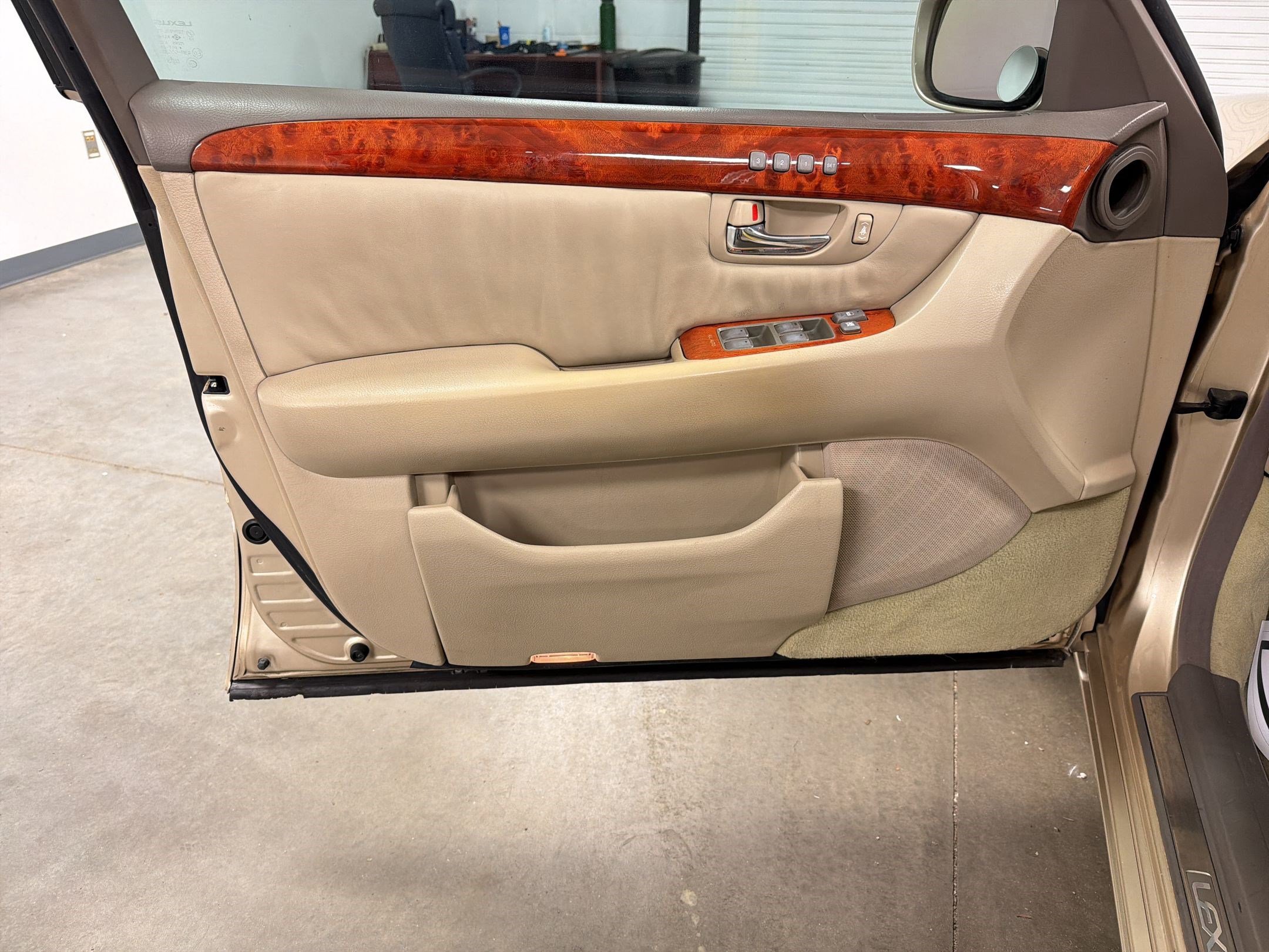 Used 2002 Lexus LS 430 RWD image 12