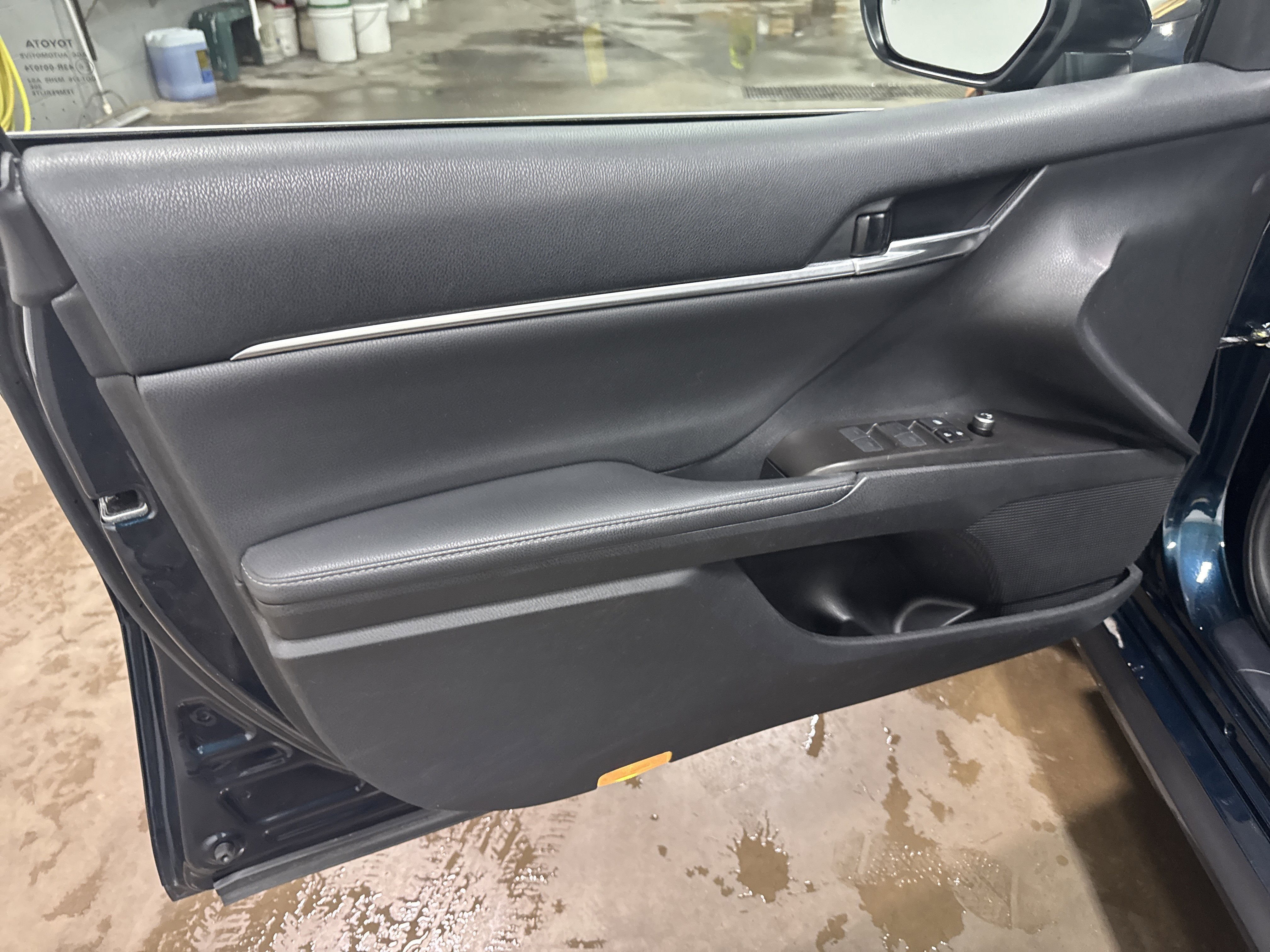 Used 2021 Toyota Camry XLE w/ Navigation Upgrade Package FWD image 15