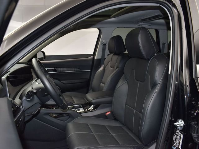 Used 2025 Kia Telluride SX w/ SX Captain's Chair Package image 10