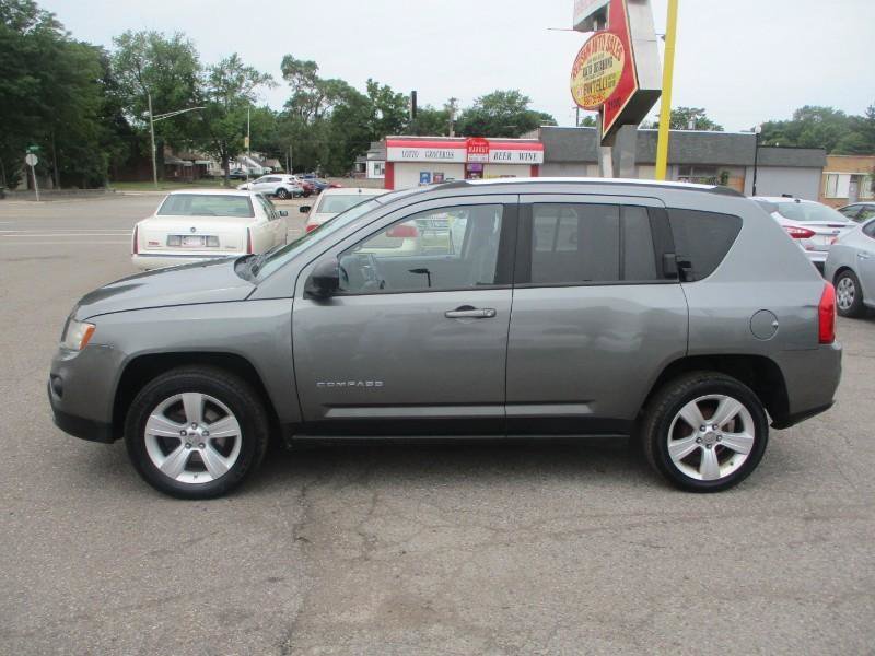Used 2012 Jeep Compass Latitude FWD image 4