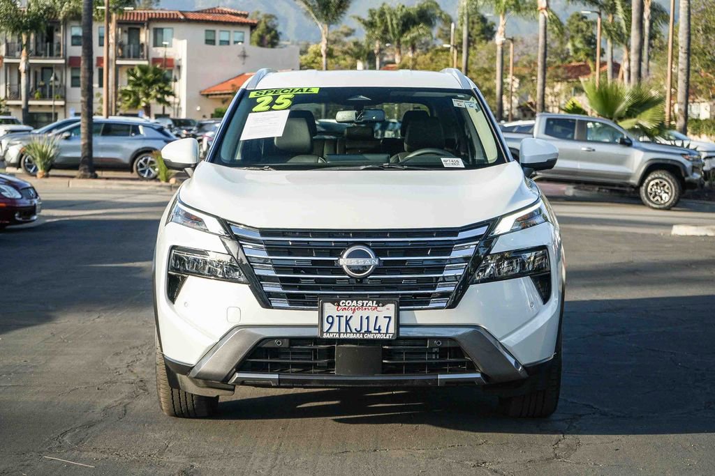 Used 2025 Nissan Rogue SL FWD image 2