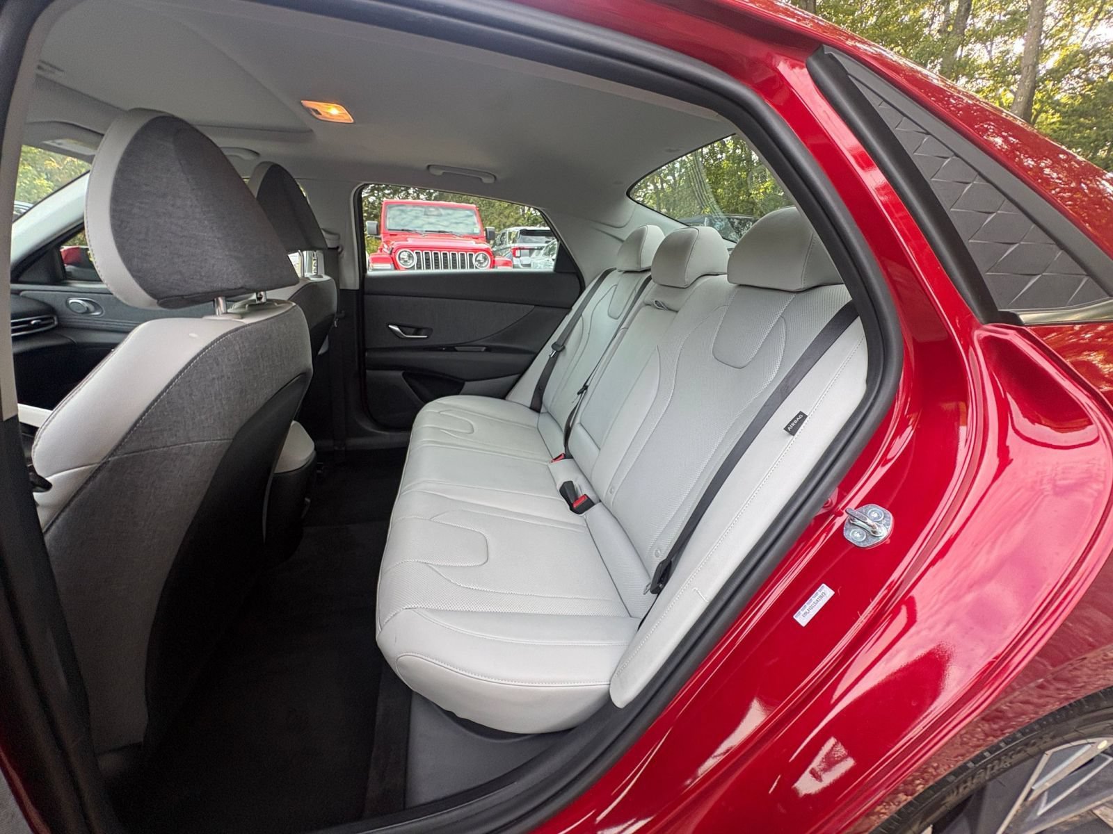 Used 2025 Hyundai Elantra Limited FWD image 24