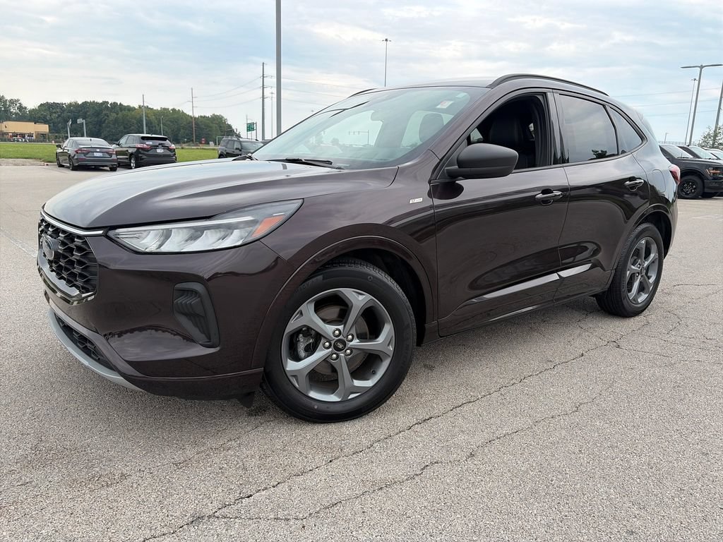 Used 2023 Ford Escape ST-Line w/ Tech Pack #1 FWD image 3