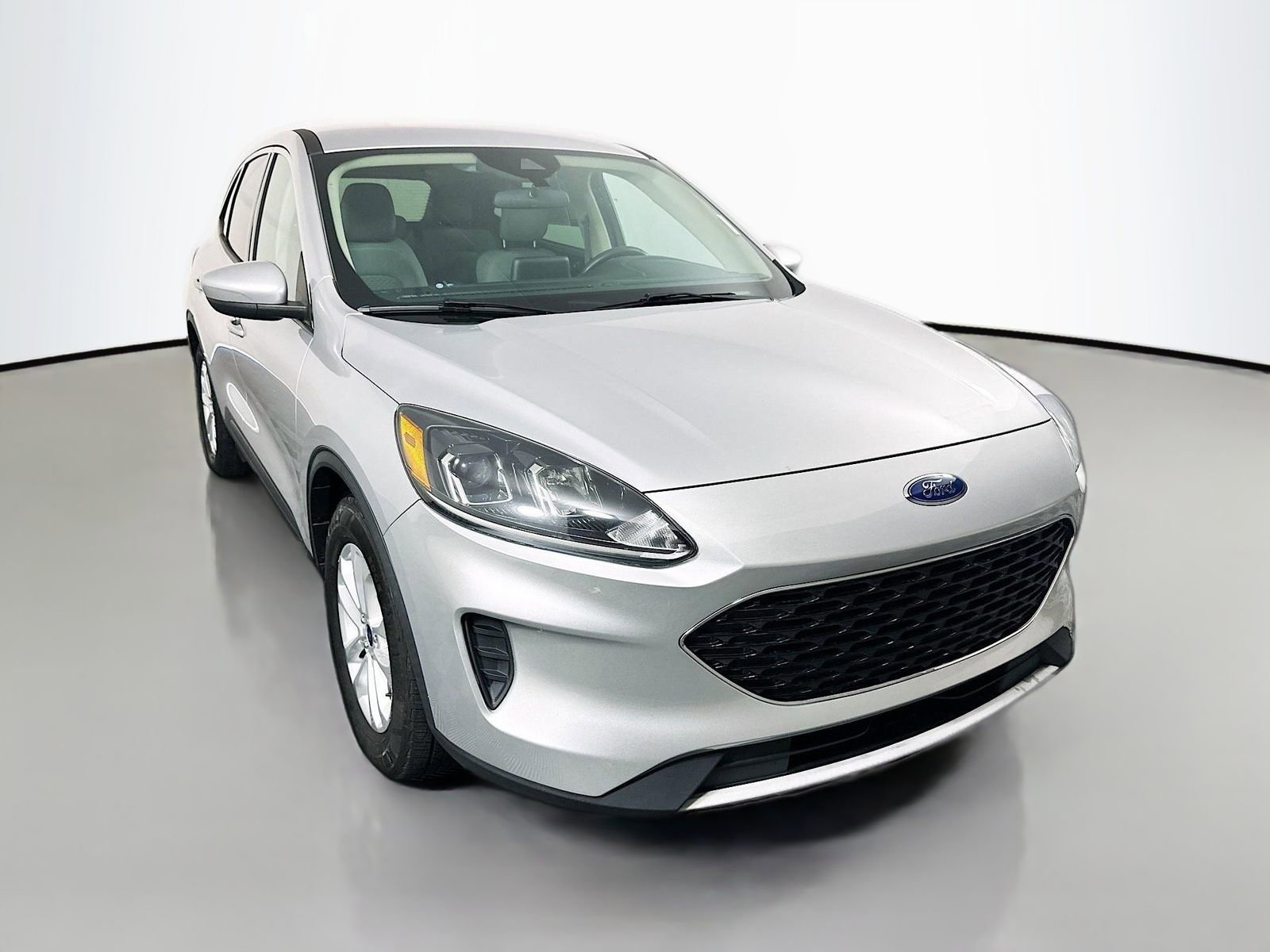 Used 2020 Ford Escape SE FWD image 1