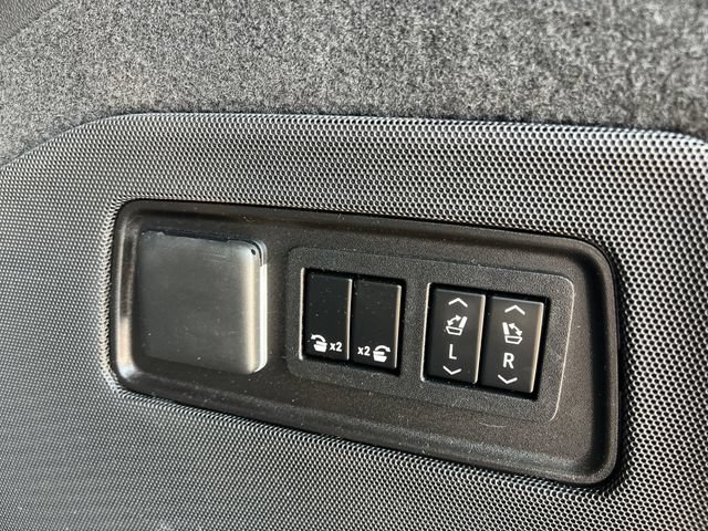 Certified 2022 Cadillac Escalade Premium Luxury AWD/4WD image 26