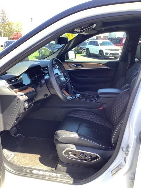 Used 2025 Jeep Grand Cherokee L Summit AWD/4WD image 13