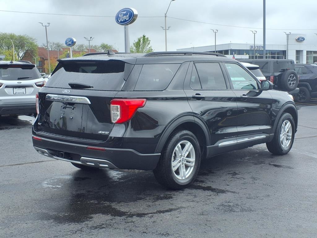Used 2023 Ford Explorer XLT w/ Equipment Group 202A image 3