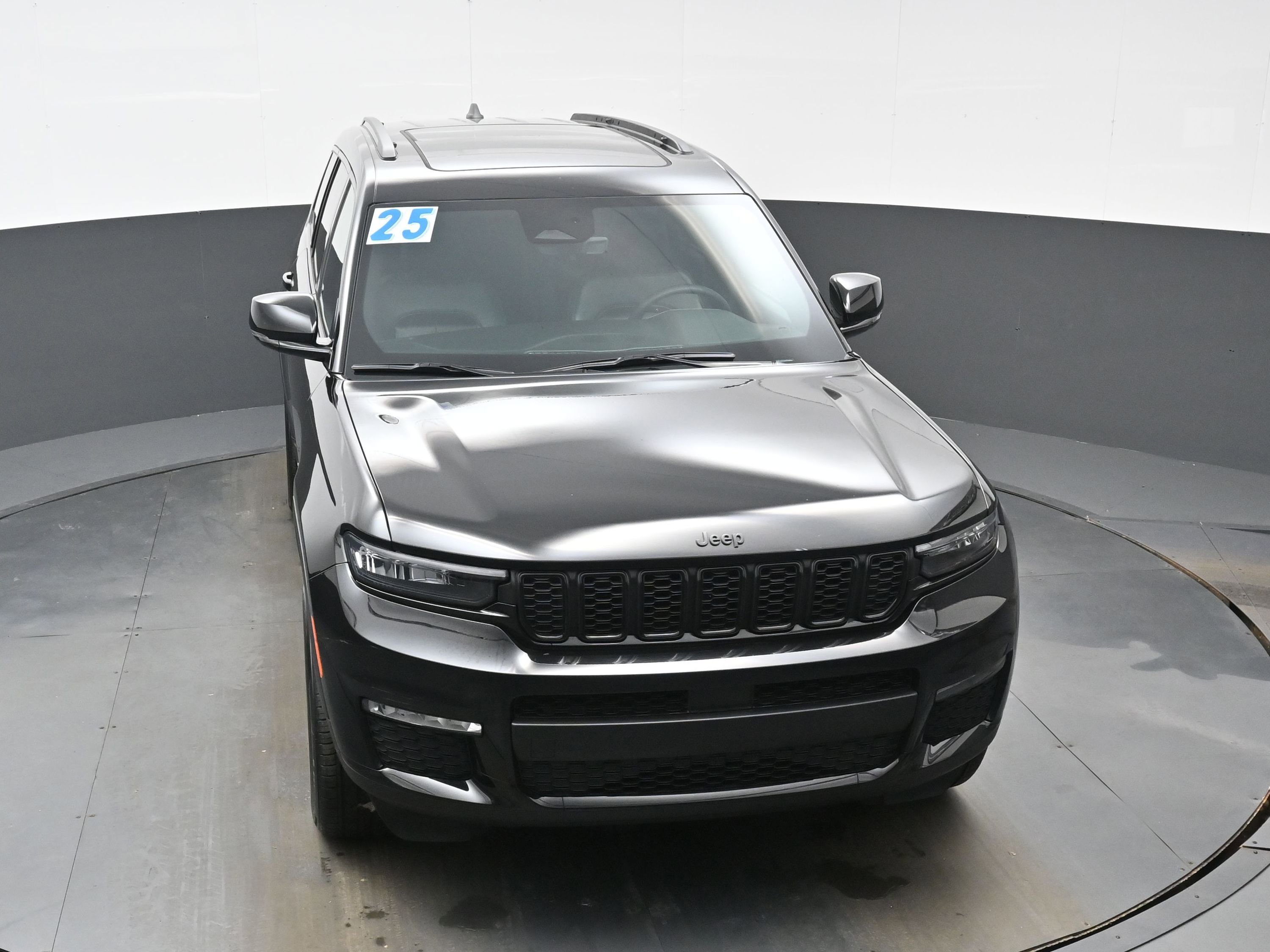 Used 2025 Jeep Grand Cherokee L Limited w/ Black Appearance Package image 40