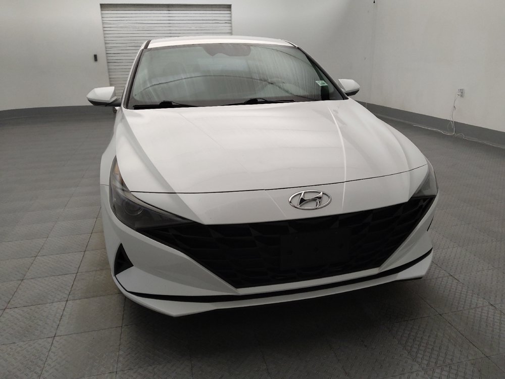 Used 2021 Hyundai Elantra SE FWD image 14