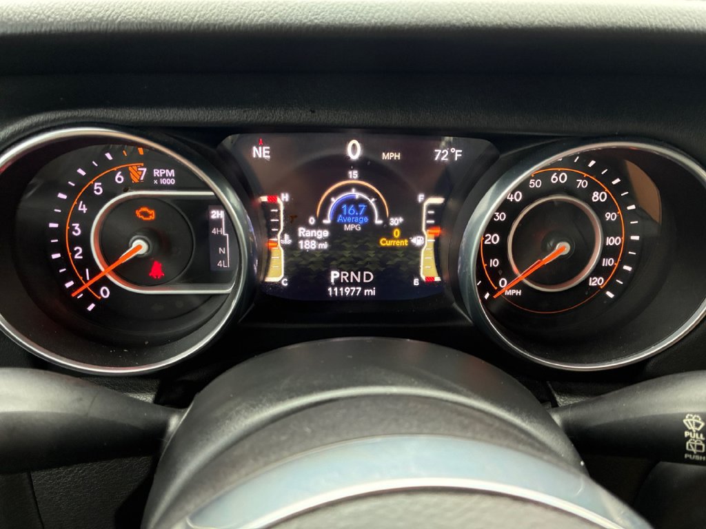 Used 2018 Jeep Wrangler Unlimited Sahara AWD/4WD image 5