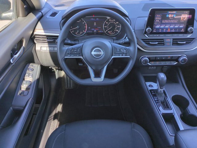 Used 2025 Nissan Altima 2.5 SV image 16