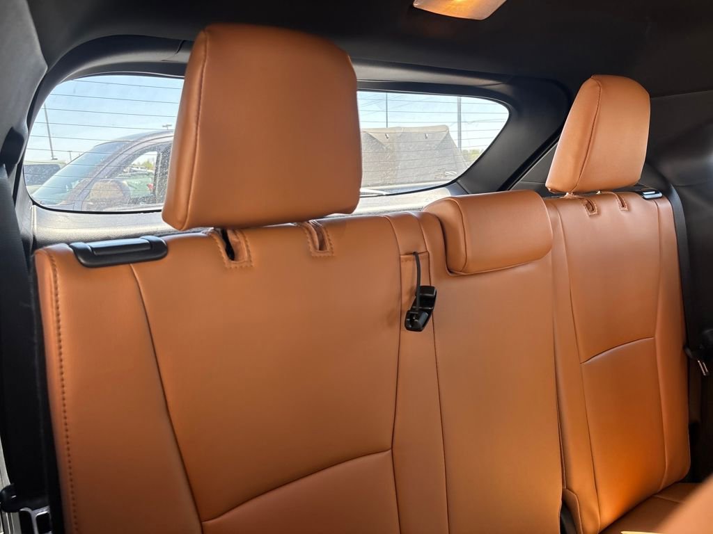 Used 2025 Toyota Highlander Platinum image 27